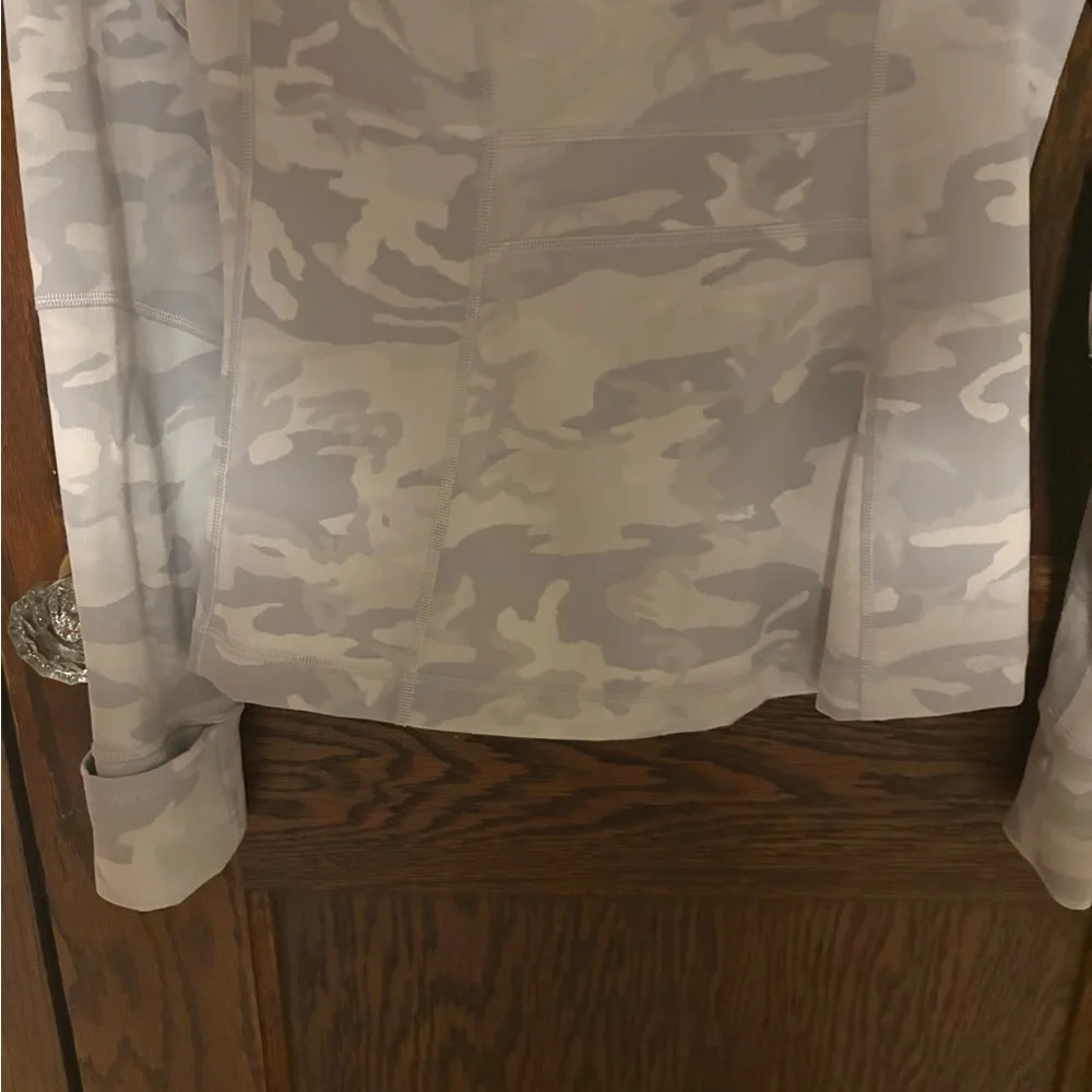 Lululemon Define jacket in Light Gray and white Camo pattern. - Picture 11 of 16
